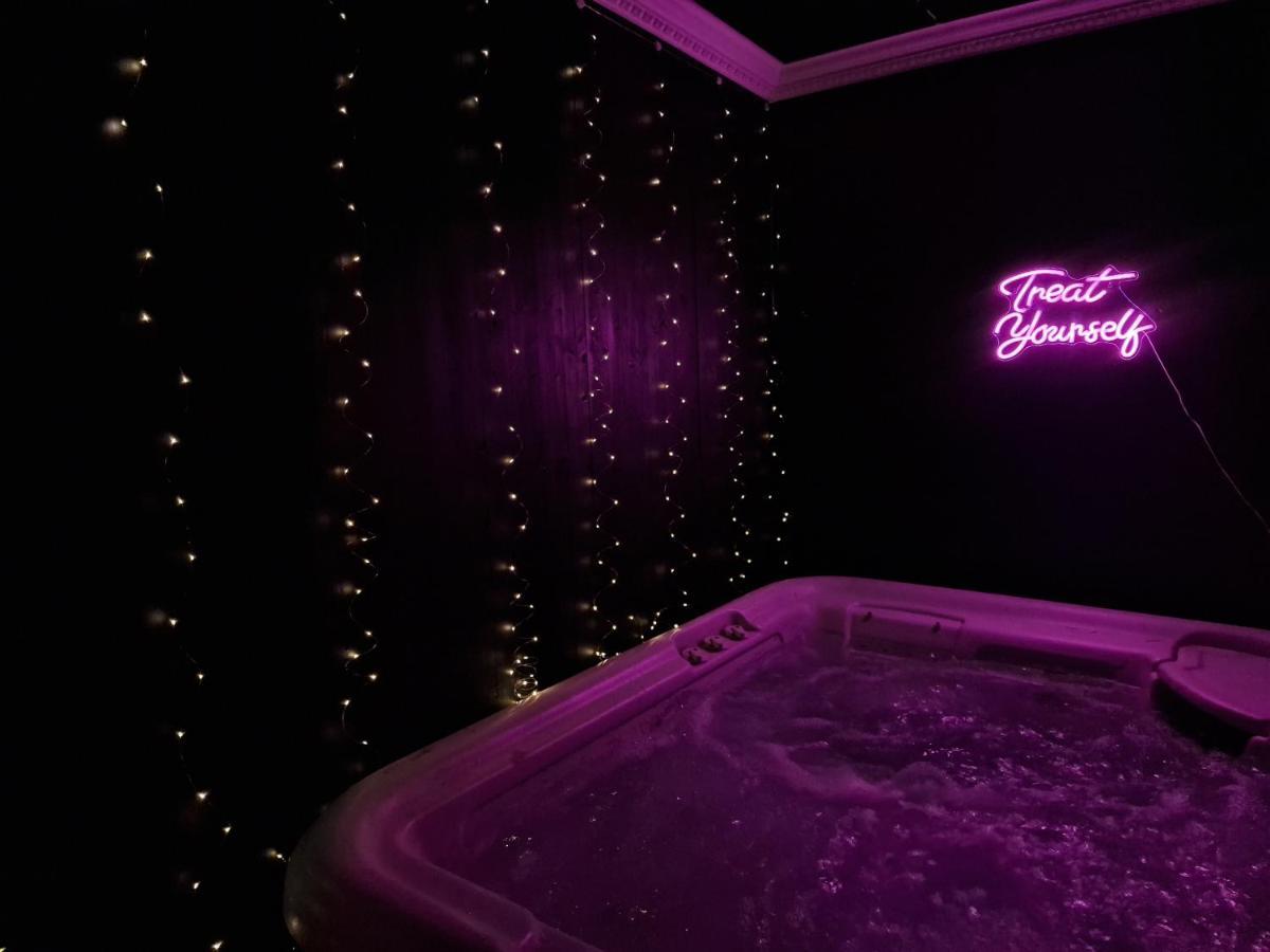 The Penny Black Apartment With Indoor Hot Tub Slamannan Esterno foto