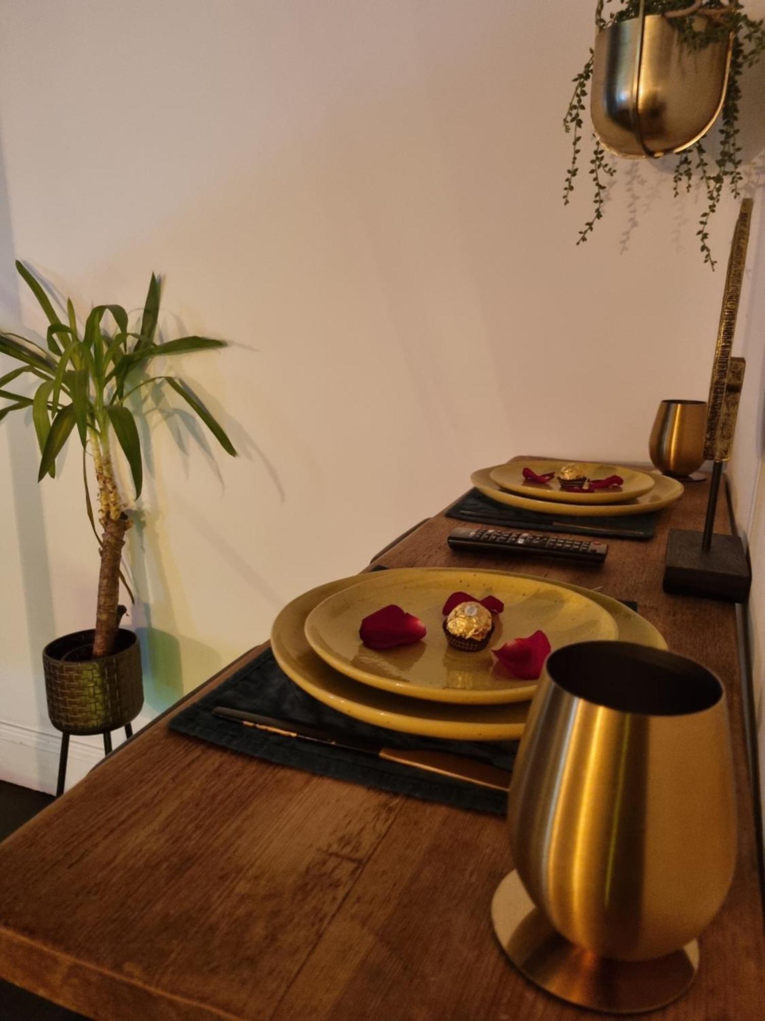 The Penny Black Apartment With Indoor Hot Tub Slamannan Esterno foto